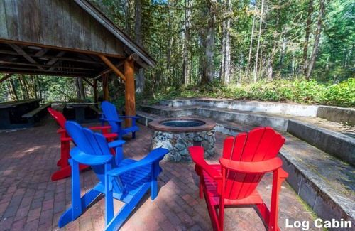 Glacier Condo | Cozy Condo in the Mountains-POOL/HOT TUB/SAUNA