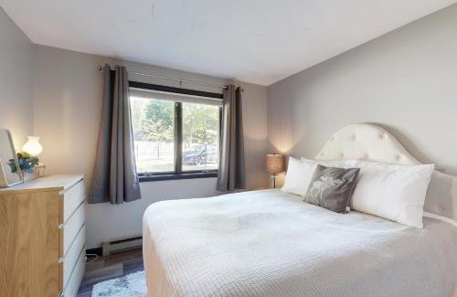 Lincoln Apartment | Cozy Condo In The Woods