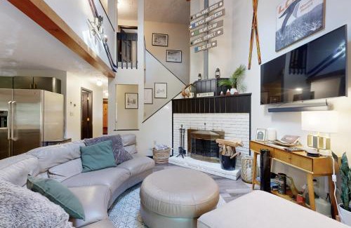 Lincoln Apartment | Cozy Condo In The Woods