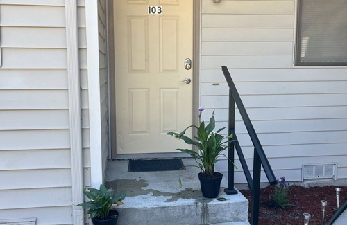 Oak Harbor Condo | Cozy condo near downtown
