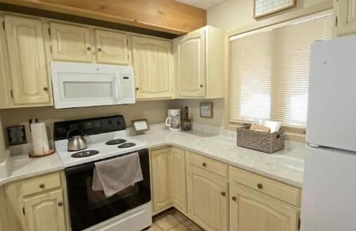 Bellaire Condo | Cozy Condo-Ski, Tube, pool & Hot tub