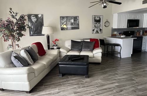 Roswell Condo | Cozy Condo