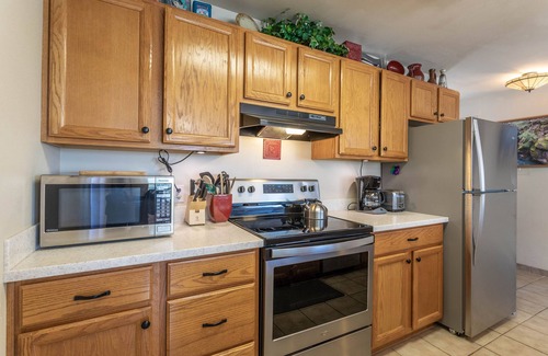 Bigfork Condo | Cozy condo w/fireplace, close to GNP - Marina Cay Retreat