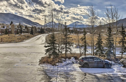Summit Cove Condo | Cozy Condo w/ Views, Walk to Dillon Reservoir