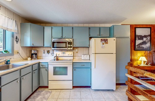 West Dover Condo | Cozy condo w/wood-burning fireplace, deck, wifi, w/d, bus route, TVs, cable