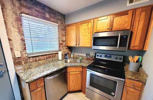Mechanicsville Condo | Cozy condo with great design elements just south of downtown Atlanta