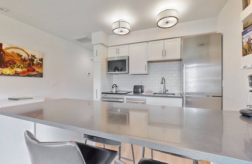 Chelan Condo | Cozy Condo with Lake & Mountain Views, Pool, Hot Tub & Dock