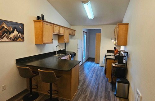 Joseph Condo | Cozy condo with mountain views, gas grill, fireplace, balcony, washer & dryer