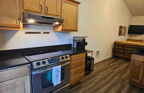 Joseph Condo | Cozy condo with mountain views, gas grill, fireplace, balcony, washer & dryer