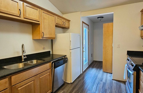 Joseph Condo | Cozy condo with mountain views, gas grill, fireplace, balcony, washer & dryer