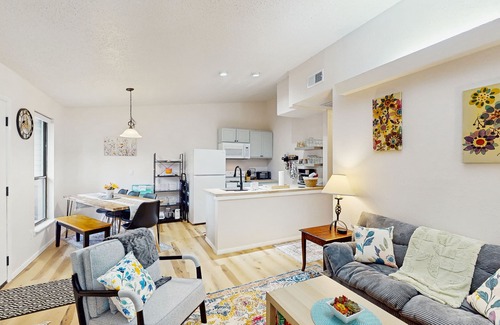 Kimberling City Condo | Cozy condo with electric fireplace, deck, shared pool, pickleball & boat launch