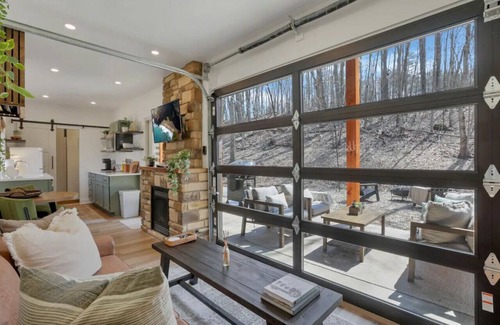 Logan Apartment | Cozy Container Home | Hot tub + Fire pit