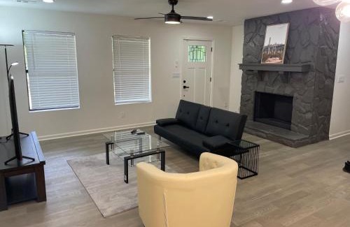 Belvedere Park House | Cozy Contemporary Bungalow