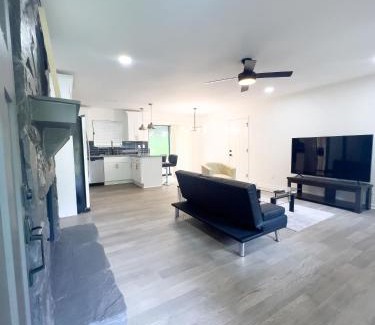 Belvedere Park House | Cozy Contemporary Bungalow