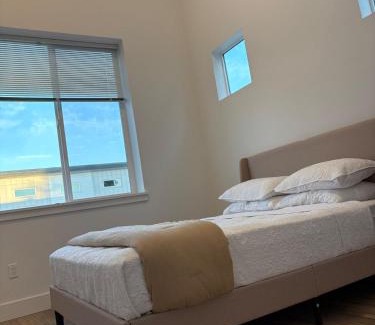 Eugene House | Cozy & Contemporary Stay