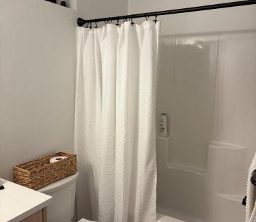 Eugene House | Cozy & Contemporary Stay
