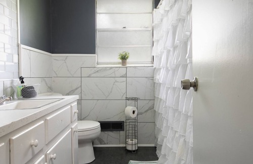 Glen Iris House | Cozy Convenient House near Downtown