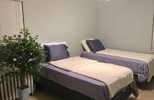 Greenfield House | Cozy & convenient min to CMU, UPMC, DT, PPG Paint Arena, Consol Center, PNC Park