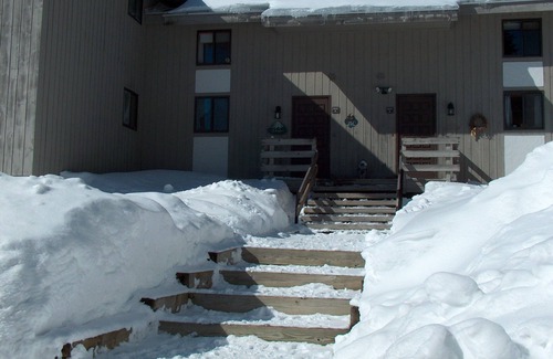 Bromley Mountain Condo | Cozy & Convenient Ski In/Ski Out Condo on Bromley Mountain