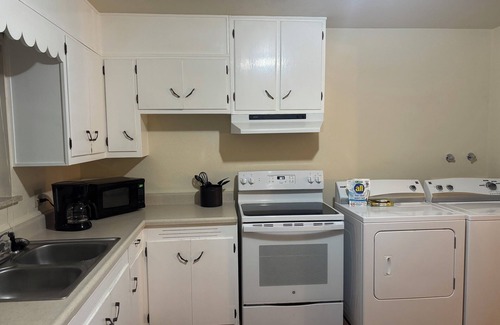 La Junta Apartment | Cozy Corner 1401- West -Unit 2-bedroom apt in adorable La Junta with WiFi, AC