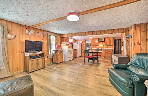 Lewiston Cottage | 'Cozy Corner Cottage' Near East Twin Lake!