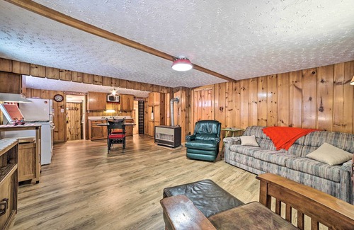 Lewiston Cottage | 'Cozy Corner Cottage' Near East Twin Lake!