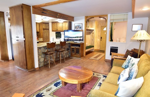 Mammoth Lakes Condo | Cozy corner family Condo, #121 warm wood cabin feel, just steps from the shuttle
