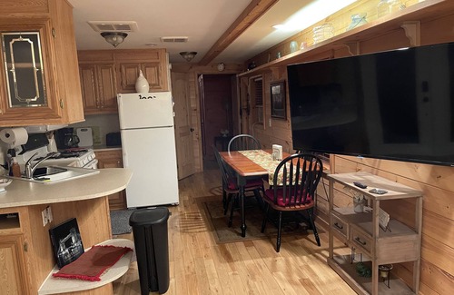 Hiawassee House | Cozy corner getaway in the mountains-Minutes away from Helen,GA/GA Mt Fairground