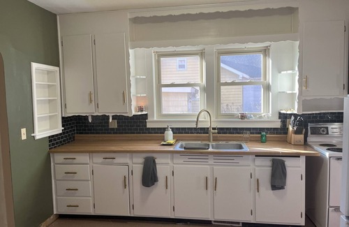 Ironwood House | Cozy Corner Home Dogs Welcome