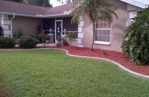 North Port House | Cozy Corner Home near Warm Mineral Springs and Beaches !