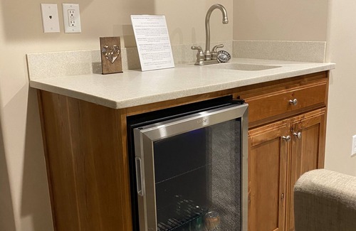 Salt Lake City Apartment | Cozy Corner in center of Murray, close by IMC, St Mark’s hospital and UofU