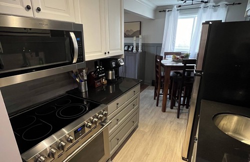 Southwest Edmonton Apartment | Cozy corner off Whyte Avenue