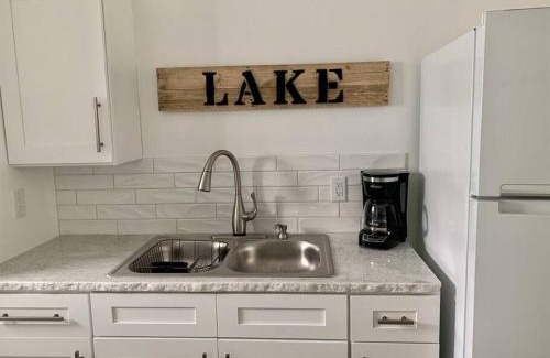 Grove House | Cozy Cottage 2 King Beds Grove Kayaks Washer/Dryer