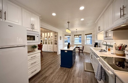 Baker City House | Cozy Cottage! 3 Brdm, Anthony Lakes 10% off!