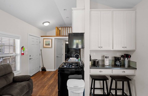 Queensbury Cottage | Cozy Cottage at Lake George Campsites!