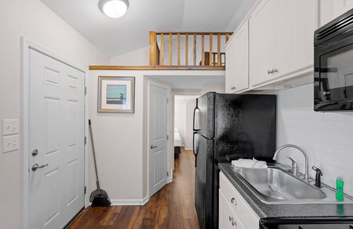 Queensbury Cottage | Cozy Cottage at Lake George Campsites!