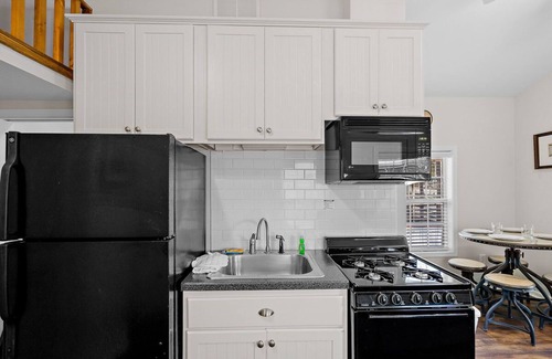Queensbury Cottage | Cozy Cottage at Lake George Campsites!
