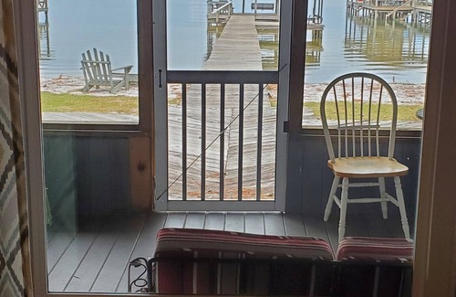 White Lake Cottage | Cozy cottage at White Laken4 Bedroom and 2 Bath is able to sleep 11-13