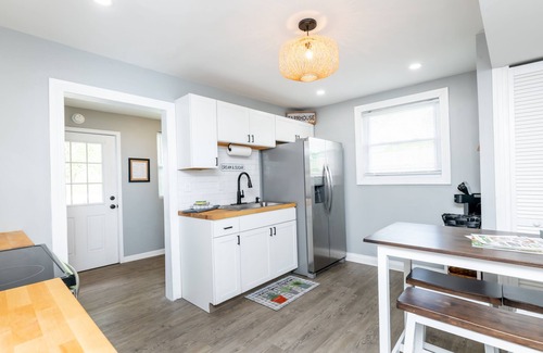 Camp Taylor House | Cozy Cottage-Bourbon Trail, Expo, YUM, Derby!