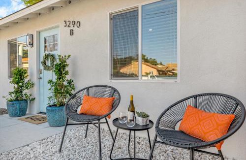 Thousand Oaks House | Cozy Cottage, Brand New, fully Private, walk to Everything