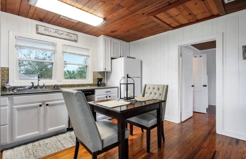 Gulfport House | Cozy cottage by the Sea -near downtown and beach and Oak trees!