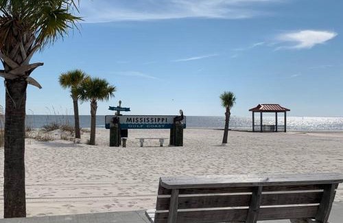 Gulfport House | Cozy cottage by the Sea -near downtown with patio!