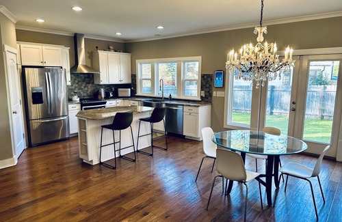 Southern Pines House | Cozy cottage close to it all - pet friendly!