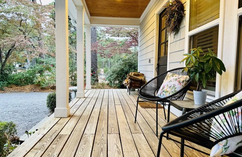Southern Pines House | Cozy cottage close to it all - pet friendly!