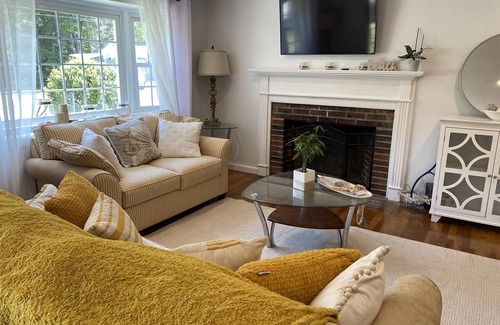 South Dennis Cottage | Cozy Cottage. Close to the Beach!