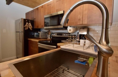 Bushkill House | Cozy cottage! Convenient Saw Creek Estates, Sleeps 10!