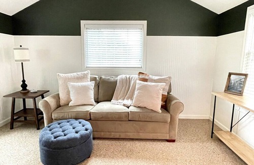 Penfield House | Cozy Cottage Convenience