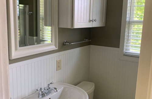 Penfield House | Cozy Cottage Convenience