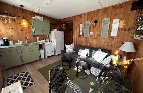 Meredith Cottage | Cozy Cottage -Dock/Lake Access on Lake Winni 1 Bdrm/1Bath in downtown Meredith