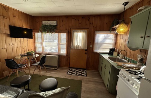 Meredith Cottage | Cozy Cottage -Dock/Lake Access on Lake Winni 1 Bdrm/1Bath in downtown Meredith